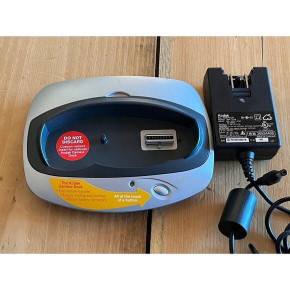 Kodak Easy Share Camera Dock With Cord. Model N137 - Picture 1 of 3